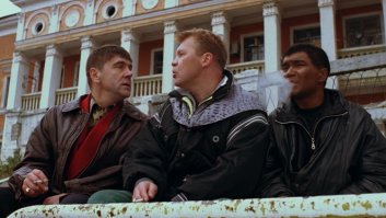 — Вот только не надо крайнего искать...  — А почему бы не поискать? А давайте поищем крайнего, который думает, что раз у него пушка: он может шмалять направо и налево, не предупредив своих коллег по опасному бизнесу...