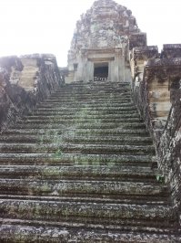 Камбоджа-это реально круто!!!! 
Анкор Ват- это вам не треугольники в Египте смотреть.