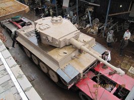 По поводу исторической копийности при СССР,согласен,а сейчас можно всё на компьютере смоделировать...ленятся гады,а по поводу бюджета...мужики из подручного материала сделали...по Сталинораду,Штуг похож,но вот эпизод,когда его подбили рикошетом,у меня вызывает сомнения)))