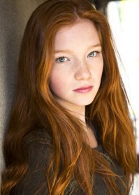 Уверен, эта девочка ещё сыграет свою ведьму. Внешность отлично подходит.