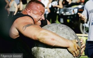 Бетонные шары терроризируют Саратов, непредсказуемо скатываясь с постаментов