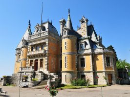 1. Воронцовский дворец. 2. Массандровский дворец (Дворец Александра III.). 3. Массандровский дворец.