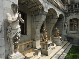 1. Воронцовский дворец. 2. Массандровский дворец (Дворец Александра III.). 3. Массандровский дворец.