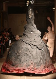 Еще сюда говна подмазать - БУДЕТ САМО ТО !!!
Уж больно на собачью кучу дерьма смахивает. Причем с ранее сЪеденным целлофаном !!!