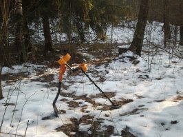 Приветсвую камрад! По-белому завидую возможности копа зимой, только "Фискарю" твоему не завидую)))))))))) Терку в самолет пронес без проблем? И еще, напиши пожалуйста историю с самоваром (термосом), который ты в старом доме шурфанул. Будет время и желание - приезжай в гости в РБ. Вместе по старине побегаем! С Уважением, Сергей :)