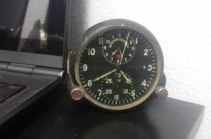 А это мои часы. Работают секунда в секунду. И в темноте нормально светятся.