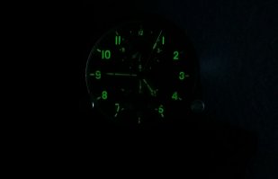 А это мои часы. Работают секунда в секунду. И в темноте нормально светятся.