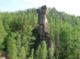 Олхинские скальники под Иркутском, их много там всяких разных. Люблю туда ходить. Фото с моего похода называется Идол:
