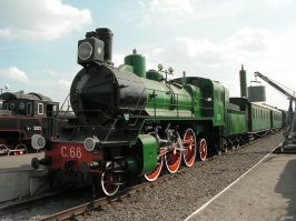 А Варшавский вокзал??
Хоть и сделали из него ТЦ Варшаский Экспресс,но думаю не стоит забывать!!!!
Ну а еще там Музей железнодорожной техники