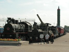 А Варшавский вокзал??
Хоть и сделали из него ТЦ Варшаский Экспресс,но думаю не стоит забывать!!!!
Ну а еще там Музей железнодорожной техники