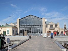 А Варшавский вокзал??
Хоть и сделали из него ТЦ Варшаский Экспресс,но думаю не стоит забывать!!!!
Ну а еще там Музей железнодорожной техники