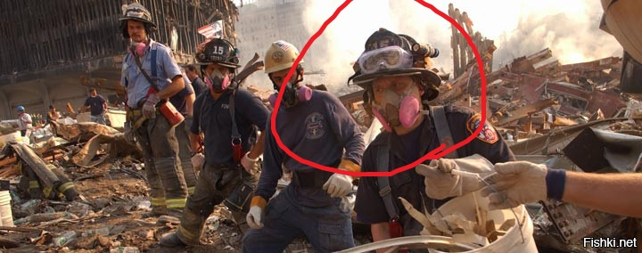 9 августа 2001. Стив Бушеми 11 сентября 2001. Стив Бушеми пожарный. Стив Бушеми в молодости пожарный. Стив Бушеми 11 сентября.
