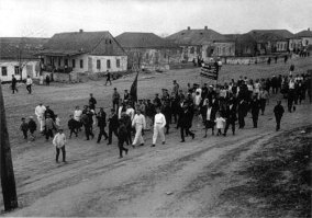 А че не судить? По этим фоткам дома у наших получше.(благодаря климату ,но все же)