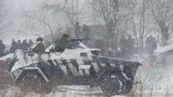 Не раз видел и в живую такие штуки) Знаете всегда интересно было.. А вот как по закону у нас с такой техникой дела обстоят? Ну в смысле... можно ли взять, восстановить, поставить на учет и... ну взять на работу ездить например, по городу  без пулемета конечно)) Это вроде не танк, но тем не менее. Кто-нибудь в курсе?)