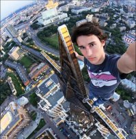 автор это не испания, на обоих снимкам звезда на МГУ, да и девочка эта уже новых селфи не сделает, одно из ее экстремальных селфи ее таки убило. Премию Дарвина каждому, многим наверное уже посмертно