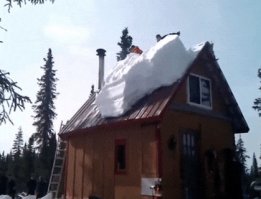 Чем это он там зацепился?...