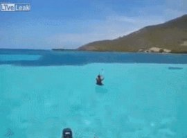 "И за борт её бросает
В набежавшую волну."