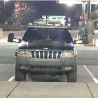 А что не так? 

Джип с раздвижными зеркалами, что бы было удобней с большим прицепом ездить.