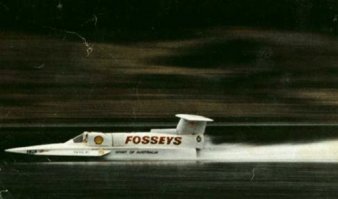 А это глиссер на котором установлен мировой рекорд скорости на воде в 1978 году - 511 км\ч. Рекорд до сих пор не побит. Гонщик  - Кен Ворби жив до сих пор,ему - 70 и живет он в Австралии