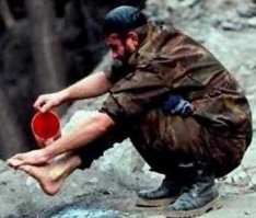 Левый валенок просто стоит рядом. В чём проблема?