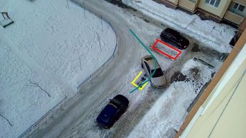 как вариант, я тут схемку накидал. красным виделил возможно стоявшую машину. желтым тоже теоретически стоявшую, но тут к моменту парковки быть ее не могло ( просто по асфальту и снегу видно). зеленым выделил примерную траекторию парковки-движения авто, и это при условии шо на красном месте авто. шо помешало? места хватает. на тротуар и так вылез, вывернувши руль вправо до упора так бы с него и сьехал. непонятно