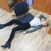 А стул то обоссаный