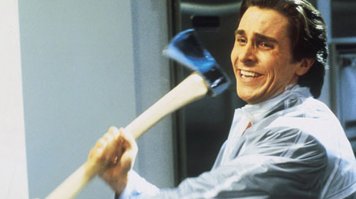 Бездомный ребенок подошел к машине, чтобы попросить мелочи