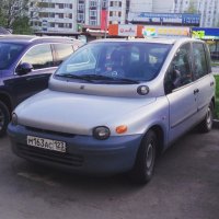 К этой  мафынке прилагается плакатик на заднее стекло - "Ты меня ещё спереди не видел!"