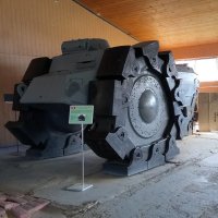 Это спец техника для разминирования полей. Гусеницы особо прочные. Стоит в танковом музее в кубинке