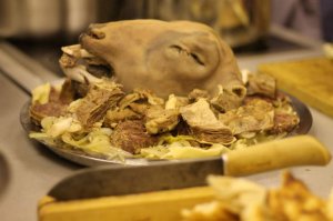 У меня много друзей казахов и все поздравляют и с рождеством и с крещением,а особенно ждут пасху чтобы похавать вкусняшек. А я жду наурыз там тоже прощай диета))