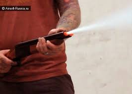 Надо было из такой петарды стрелять. Предупредительным. В живот...