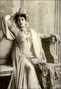 Мата Хари на работе