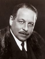 Имре Кальману - (по рождению Эммерих Коппштейн), наверное единственному Еврею в Австрии,  было предложено  официально сменить национальность на "почётный ариец".



Он отказался и эмигрировал.