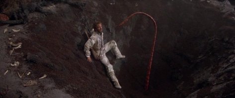 Еще похожие твари были в фильмах "Враг мой" и двух эпизодах "Звездных войн" (в пустыне у Джаббы Хатта и в астероиде огромный)