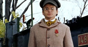 Вполне симпатичные. А эта на Александра Олешко похожа.