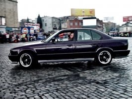 Vossen тупое ты создание! Ты хоть читаешь прежде чем постить текст? "с камеры на головы" - что за хрень? И да, одна мартышка довыёживалась дрифтом по городу, не жалко. Рано или поздно эту ждёт такая же участь. Главное, что бы об столб или как в случае с первой обезьяной об дерево! Что бы на забрали с собой невинных жертв. Город не место для выипонов! Считаешь себя дрифтером? Вэлком на трек и там жги резину сколько влезет. А покатушки в городе ни к чему хорошему не приводят. 
Нашли, млять, кумиров...