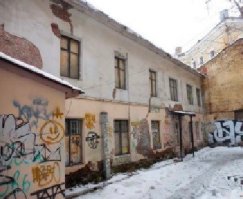 Да? И каким именно законам? 
Вот собственно дом. При этом объект выставлен на аукцион с шагом 400 000 руб. так что нужно смотреть за сколько его в результате продадут, а не за сколько выставили.