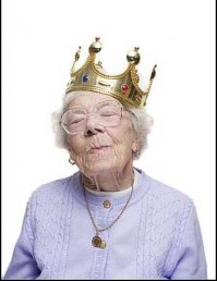 Некоторые стильные, некоторые просто яркие, но главное позитивные, так и нужно стареть, неравнодушными и с огоньком в глазах.