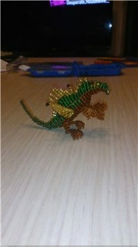 Н-да, мой и близко не дотягивает. Вот стрекоза получше вышла.