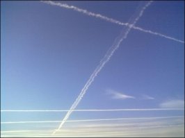 Это тоже не от самолета.....откуда в небе взяться самолету.....?
Это чудо чудное....диво дивное!!!