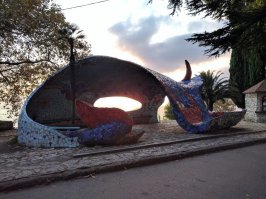 Абхазские остановки не с чем не перепутать...