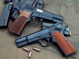 Самого главного нет.
Browning High-Power