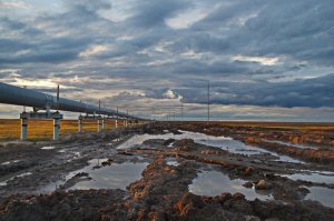Странно, что только зарубежную ржавчину нам показали!
Вот наши трубопрободы - тянущиеся из заполярья с Ямала в самое сердце Европы. 
фотки - мои