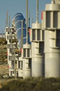 Странно, что только зарубежную ржавчину нам показали!
Вот наши трубопрободы - тянущиеся из заполярья с Ямала в самое сердце Европы. 
фотки - мои