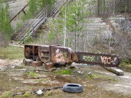 Добывали вручную... Это как? Держали эту пилу в руках???