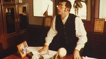 Что ты мне со своим лоером? Адвокат, адвокат...
(С) фильма