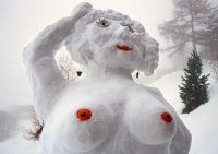 Заключённые слепили из снега «Гелендваген» и танк