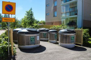 Потому что в Европе нет кормовой базы как у нас.
Если бездомным собакам нечего будет есть, они как-бы исчезнут...