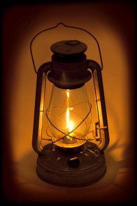 Все понял. Пошёл вырубать электричество.
А вообще бред. Это уже все устарело. Сейчас все розетку и с заземлением, а в сырых помещениях (ванна, туалет) стоят УЗО.