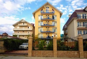 Вот этот отель. Называется он штиль. Просто автор пи...бол!